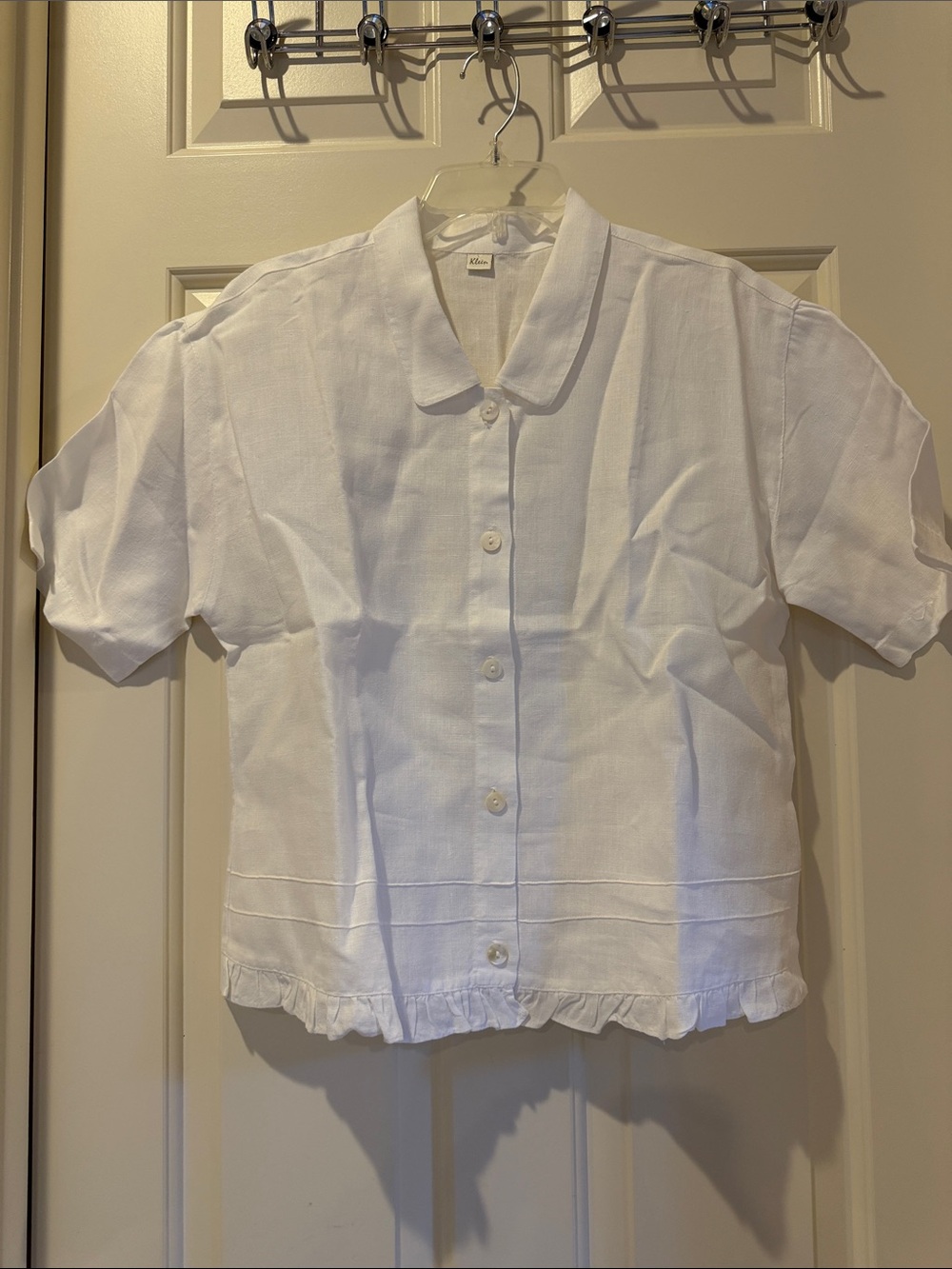 Women’s White Short-Sleeve Button Front Top